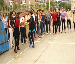 学院举行庆三八妇女节健康知识讲座