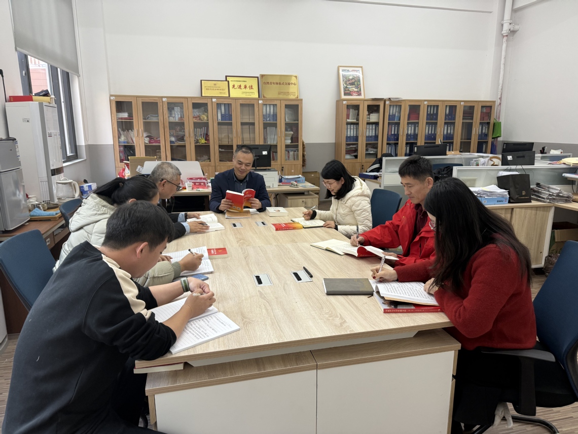 严守纪律规矩 筑牢廉洁底线